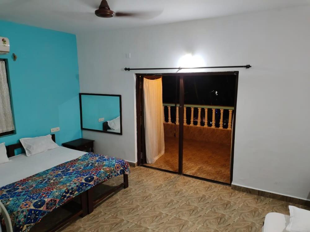 Calangute beach rocks Exterior foto